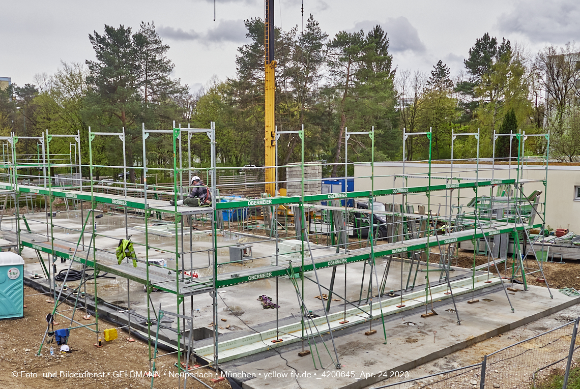 24.04.2023 - Baustelle am Haus für Kinder in der Quiddestraße in Neuperlach